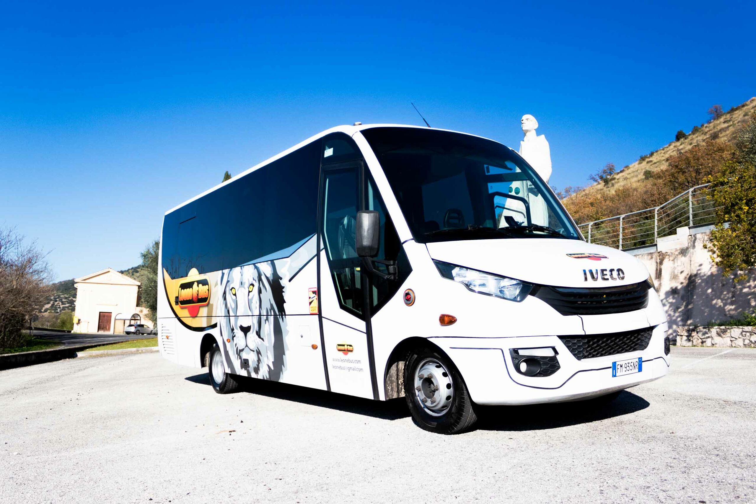 IVECO – 27 ASIENTOS + CONDUCTOR